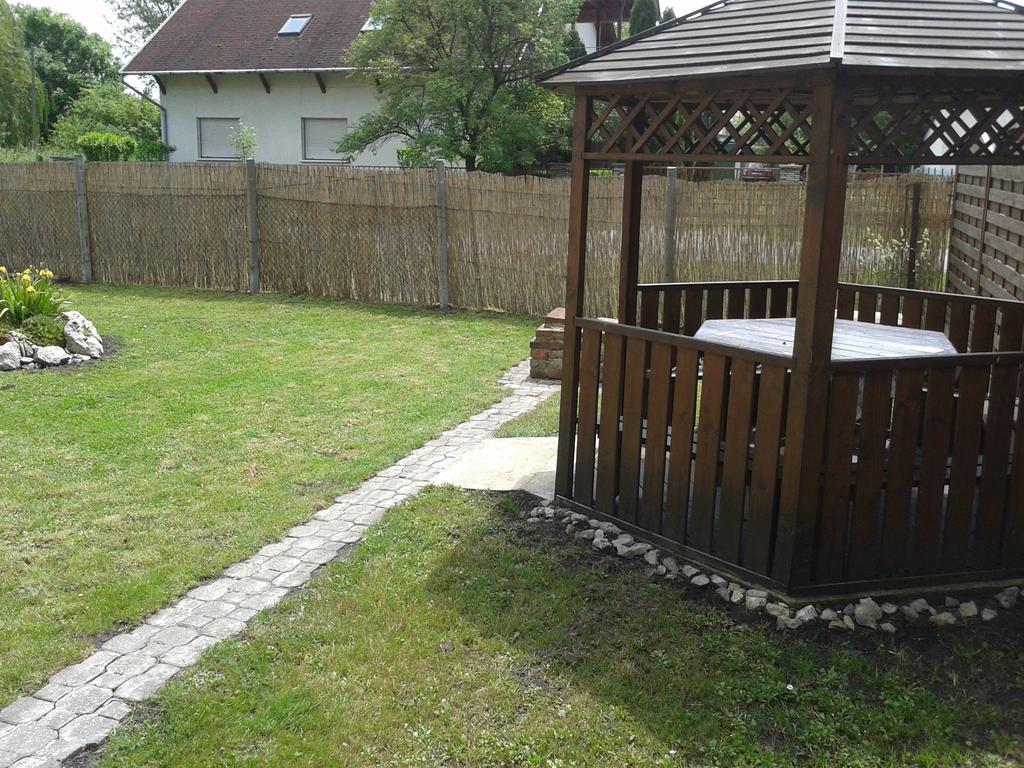 Apartmanhaz Balatonfenyves Apartment Exterior photo